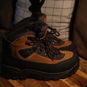 Crater ridge Men’s waterproof boots size 11